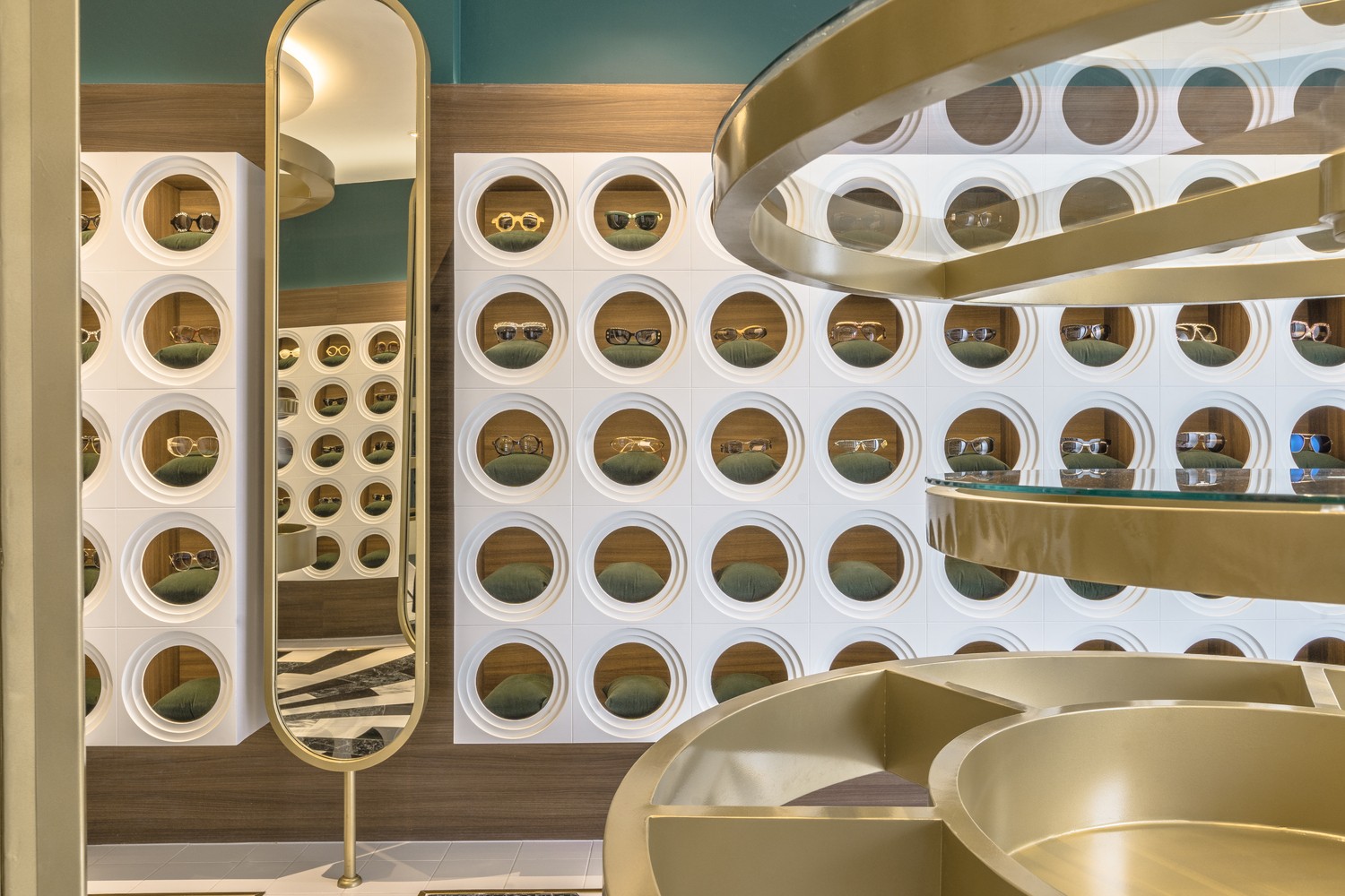 眼鏡店如何選展柜？南京中強廠定制方案揭秘